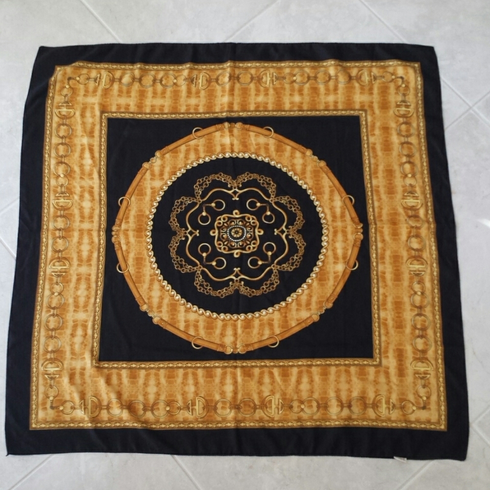 Italian Made Scarf - Picture 10 of 11